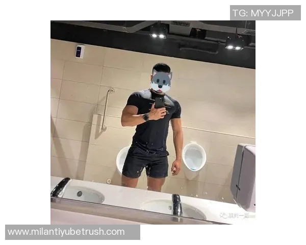 萨拉赫健身房训练照曝光腹肌线条引发粉丝热议与赞叹